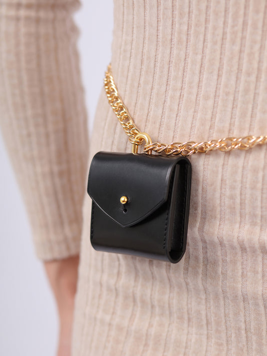 Detaile view of micro chain belt bag.