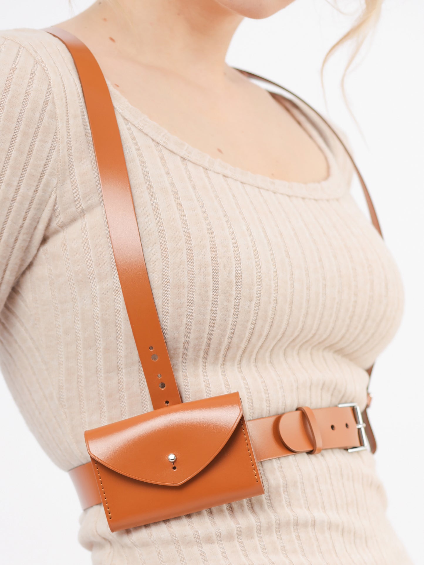 Detailed view of brown slim envelope harness