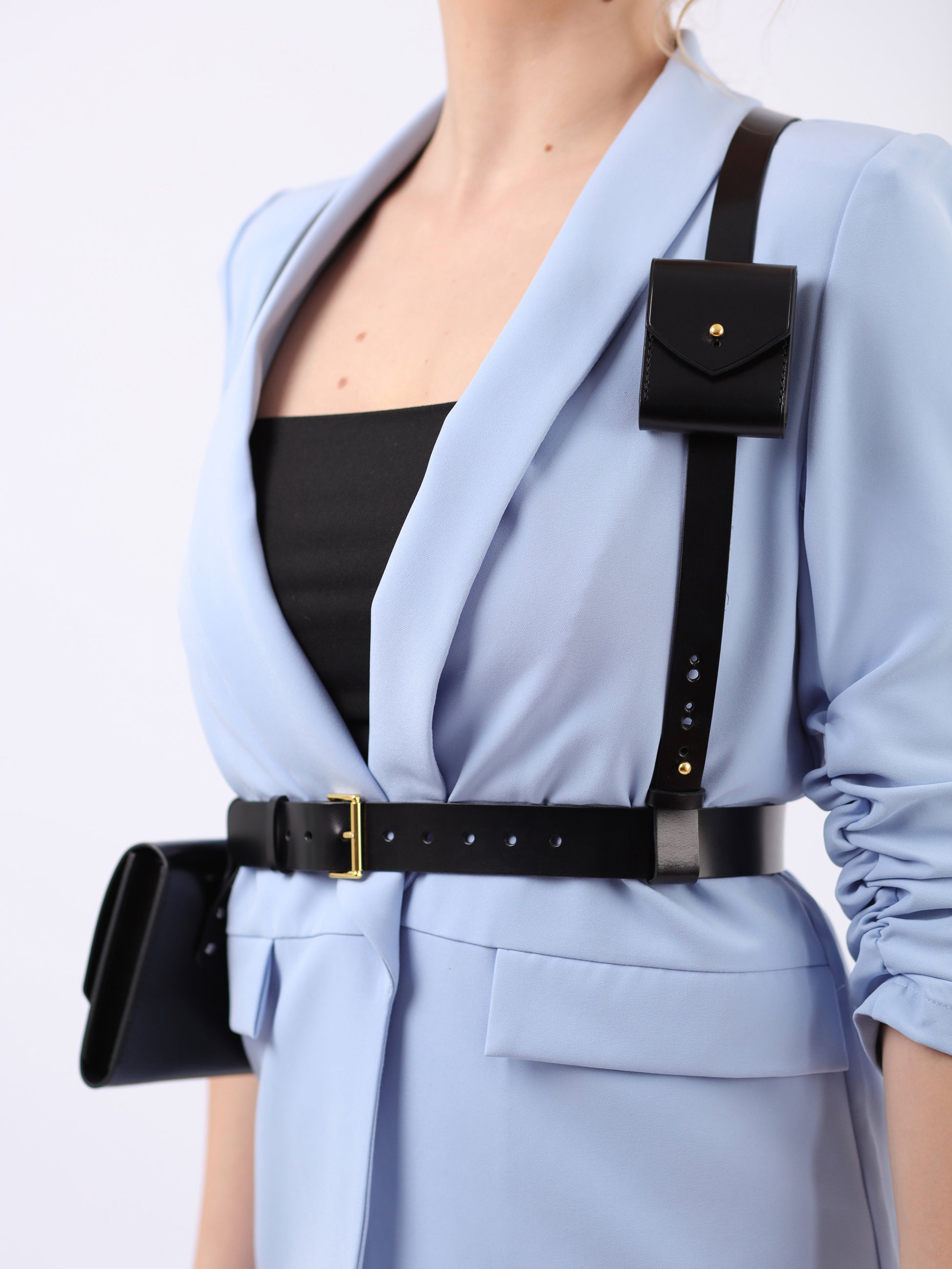 Detailed view of double bag harness.