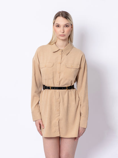 Front view of black leather belt worn over beige shirt.