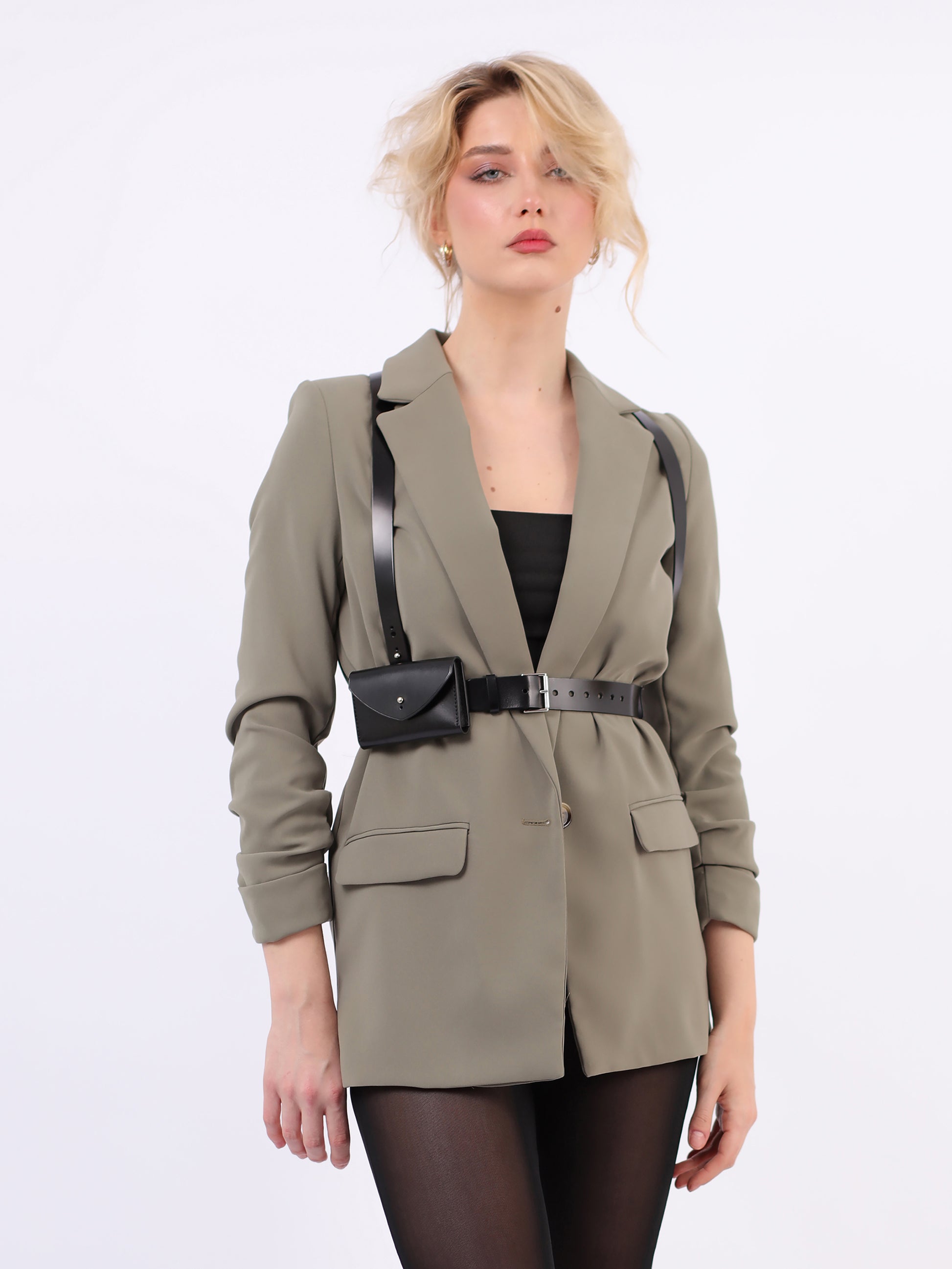 Slim envelope harness fitted on woman wearing green blazer.