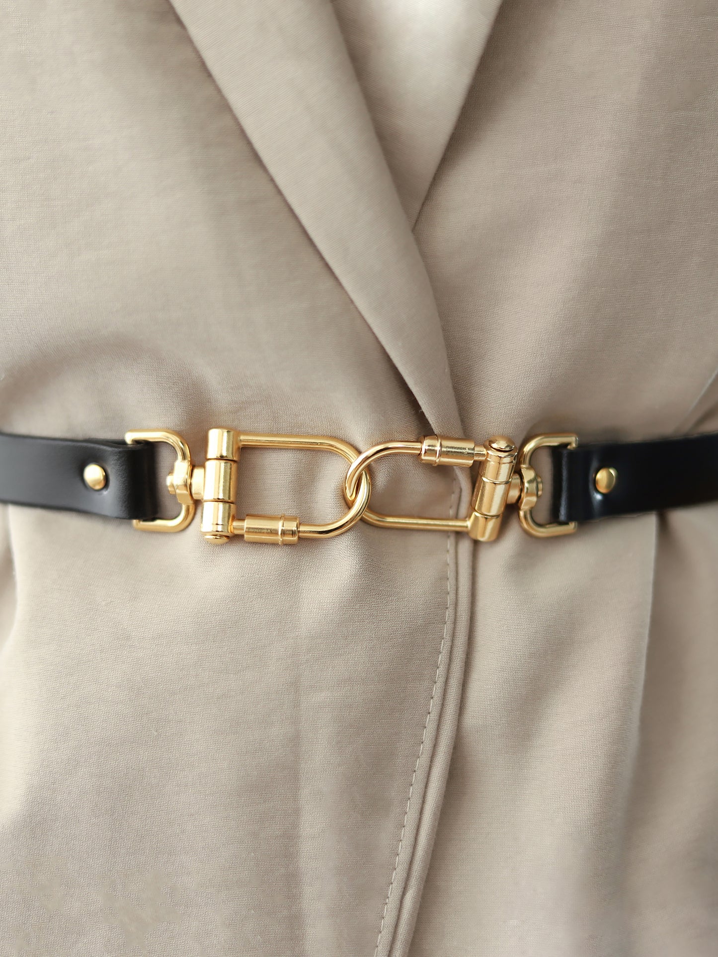 Front view of skinny leather belt.